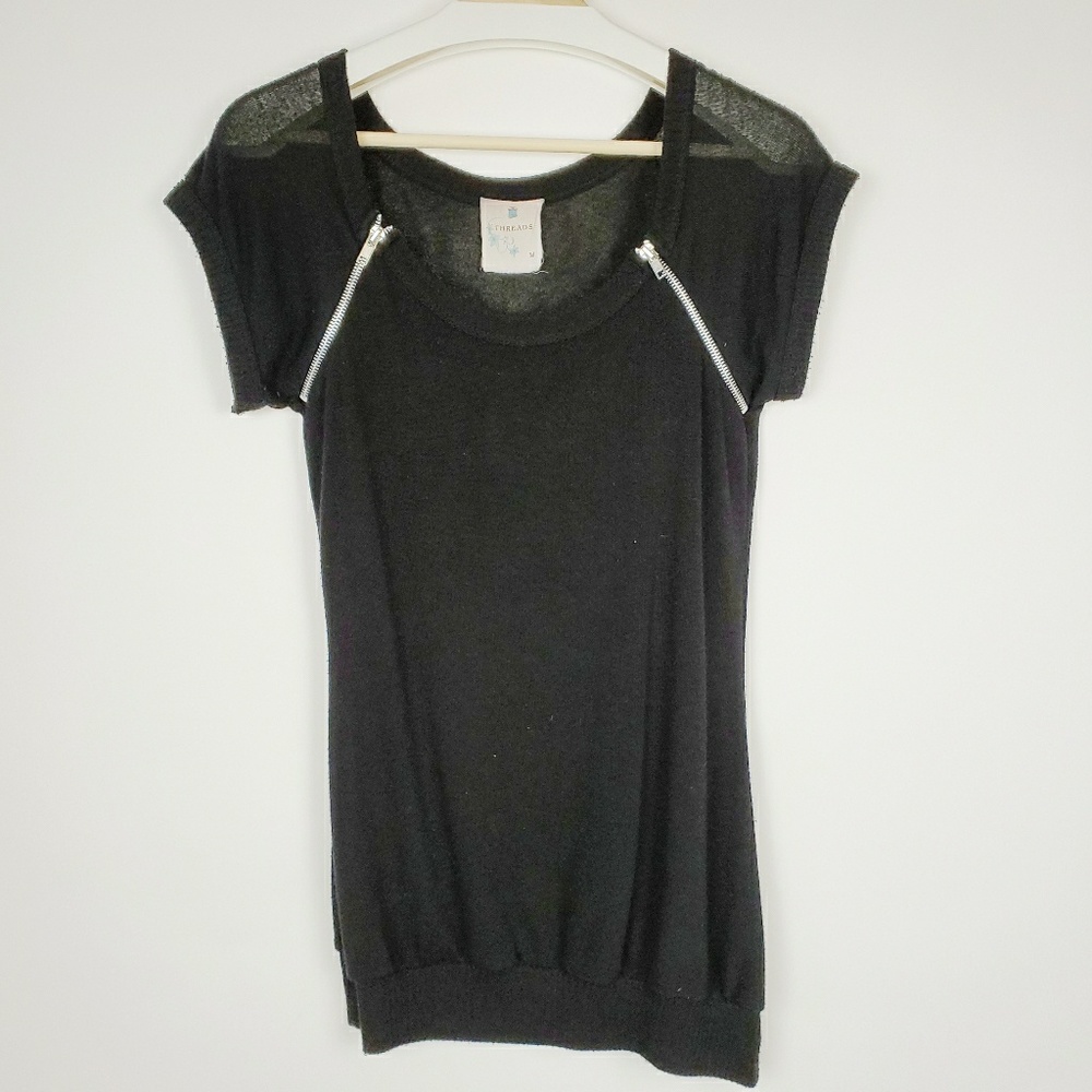 🌵Threads black top.  M14A10